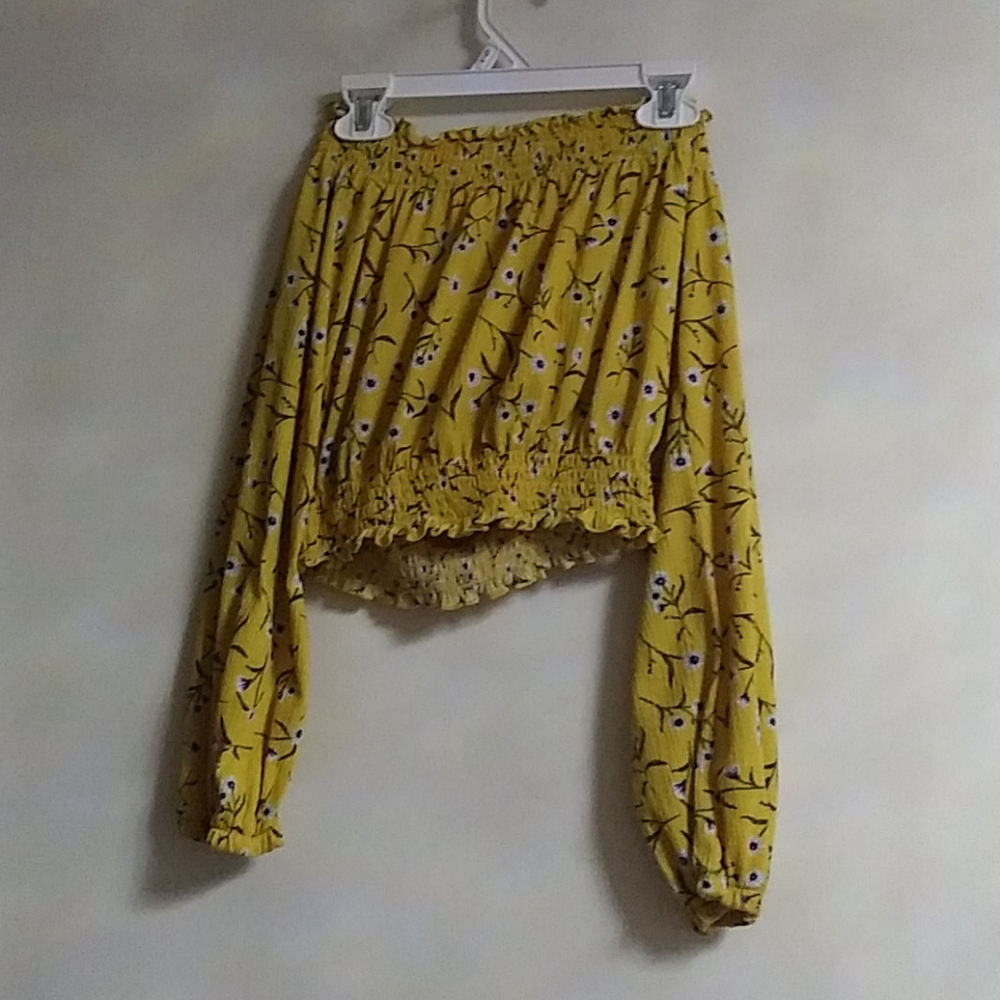 summertime yellow crop-top